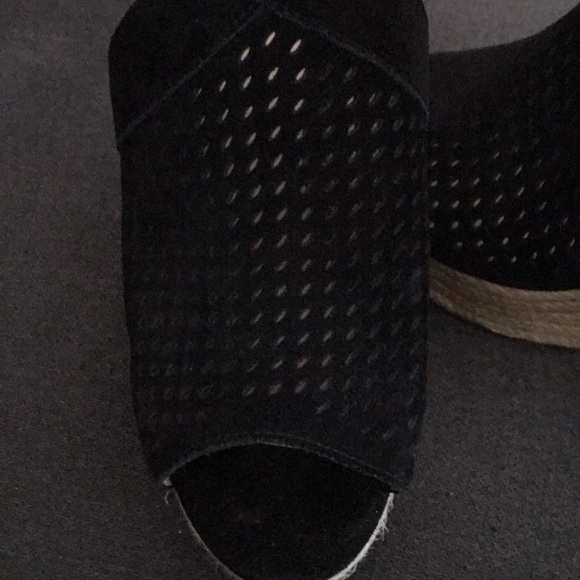 Marc Fisher Black Wedge size 9 - Picture 2 of 4